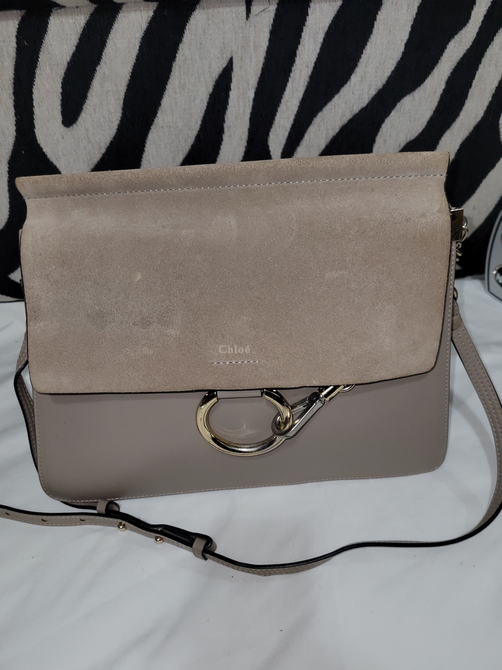 Cloé Taupe Leather & Suede Shoulder Bag